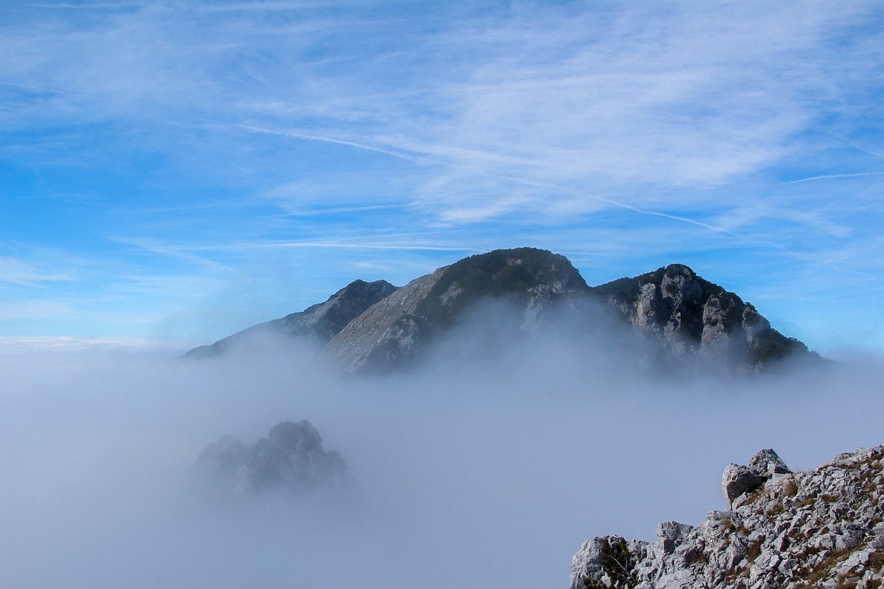 广东省境内旅游名山，壮丽景色与丰富文化共融之旅