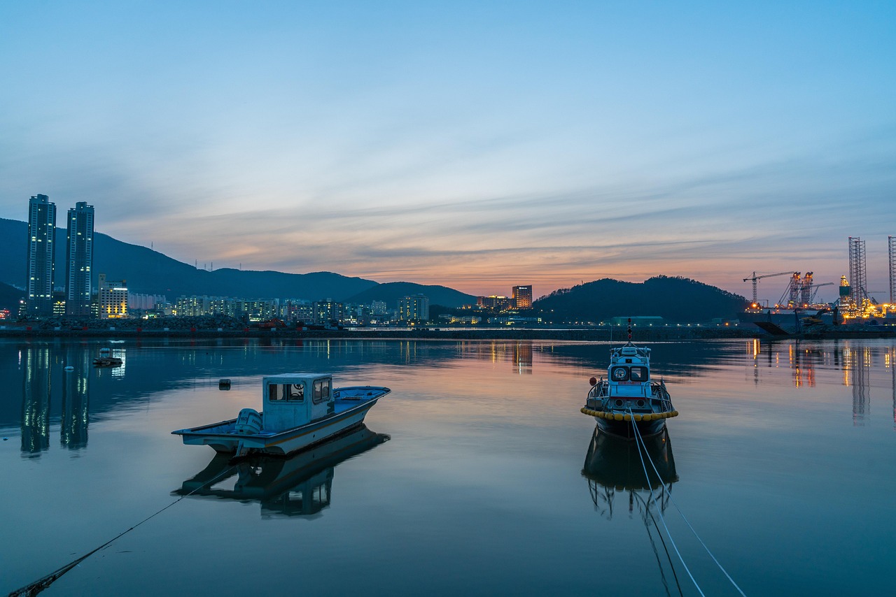 广东省连山县城夜景，璀璨繁华的都市画卷